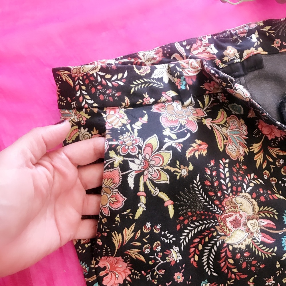 Vintage Floral Capri Pants - Picture 10 of 14